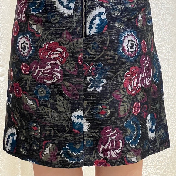 FANCY SPARKLE FLORAL MINI SKIRT👑💍🧚🏻‍♀️ - Picture 4 of 4